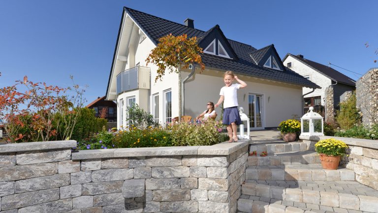 KANN-GmbH_Hof-Terrasse-Garten